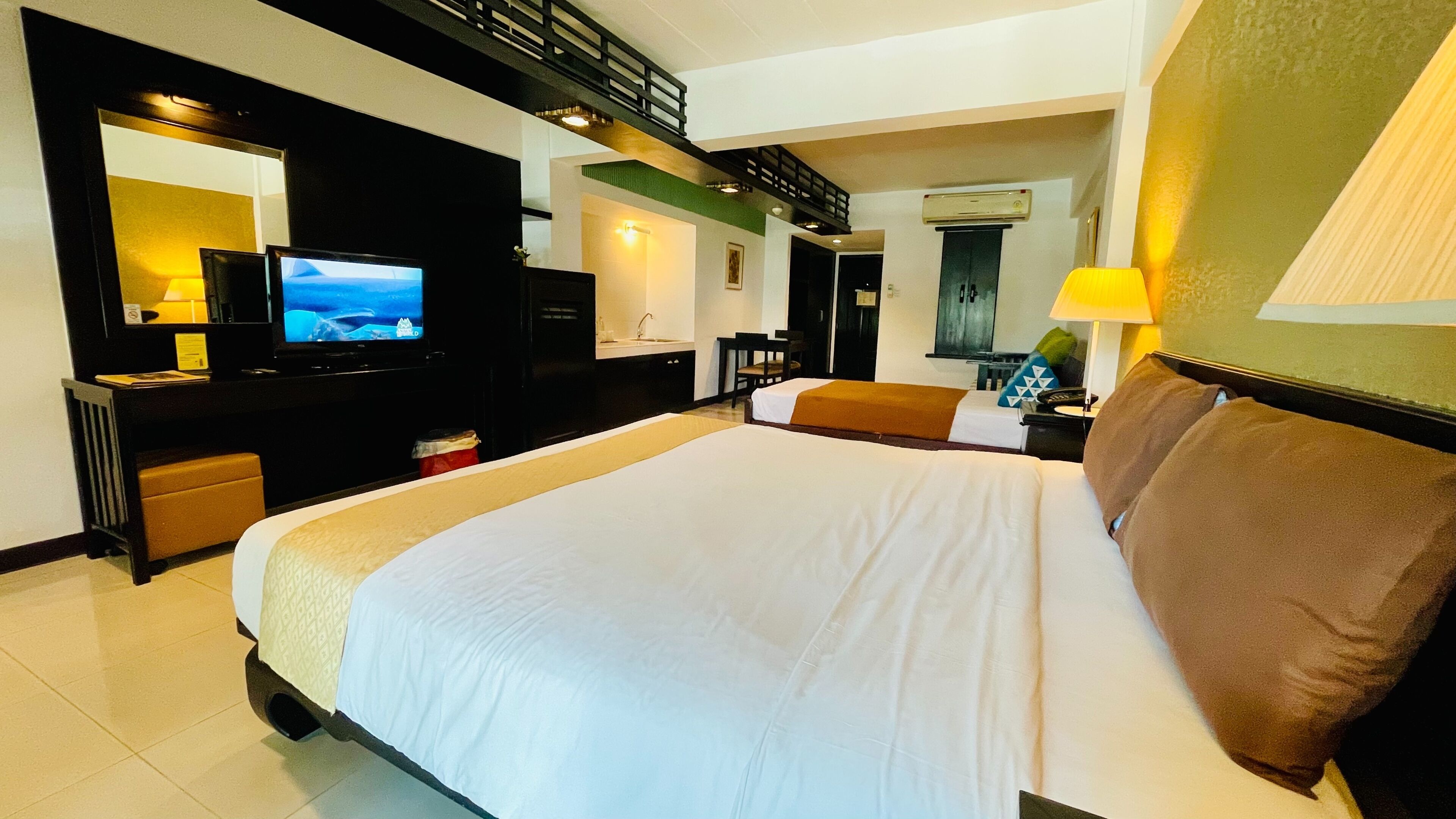 Deluxe Room | Premium bedding, in-room safe, individually decorated