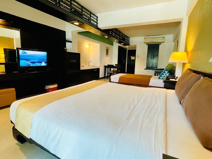 Deluxe Room | Premium bedding, individually decorated, individually furnished, desk
