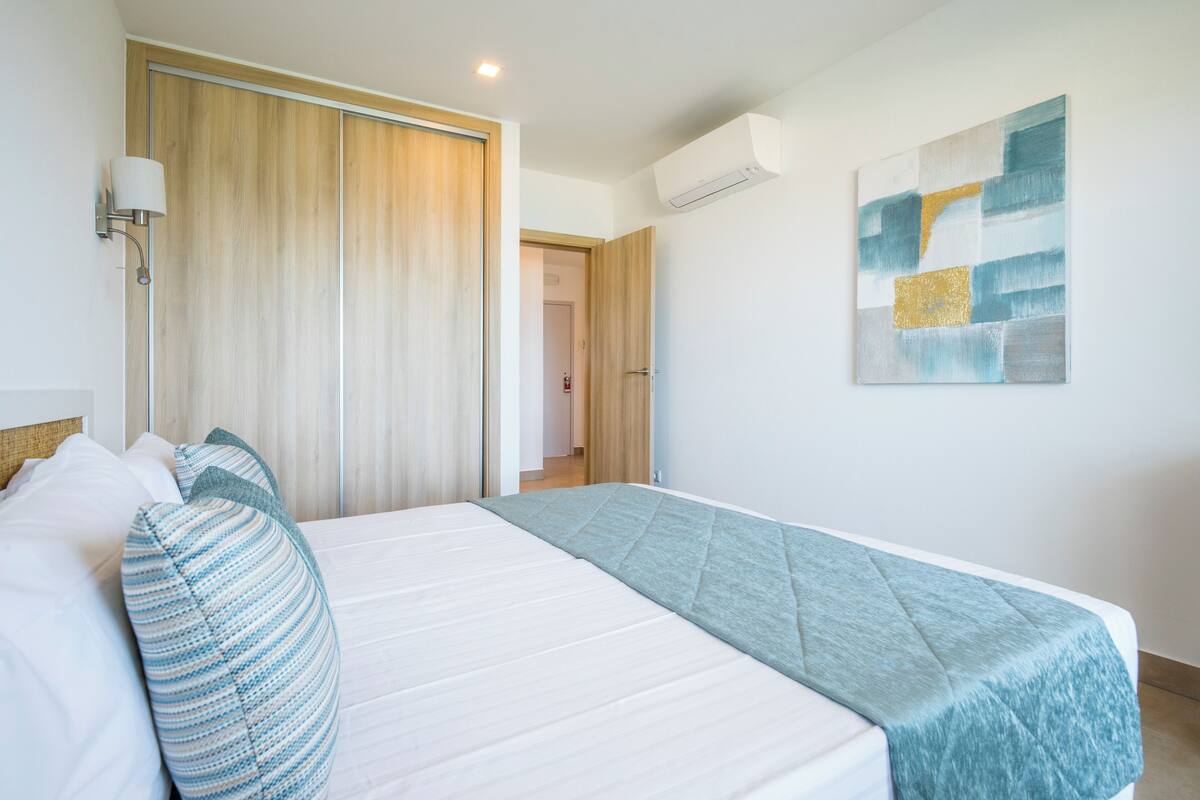 In-room safe, blackout drapes, iron/ironing board (on request)
