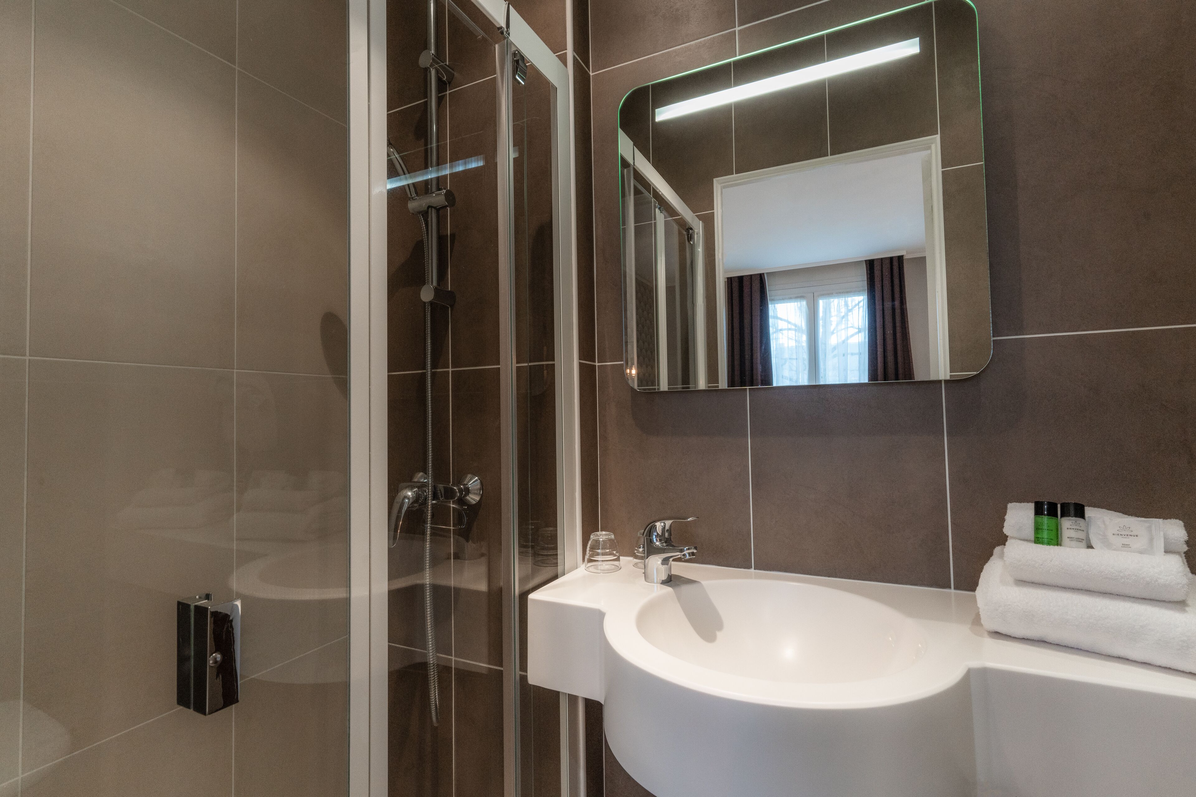 double or twin room | bathroom | free toiletries, hair dryer, towels
