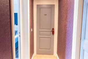 Exclusive Apartment | In-room safe, desk, soundproofing, free cribs/infant beds