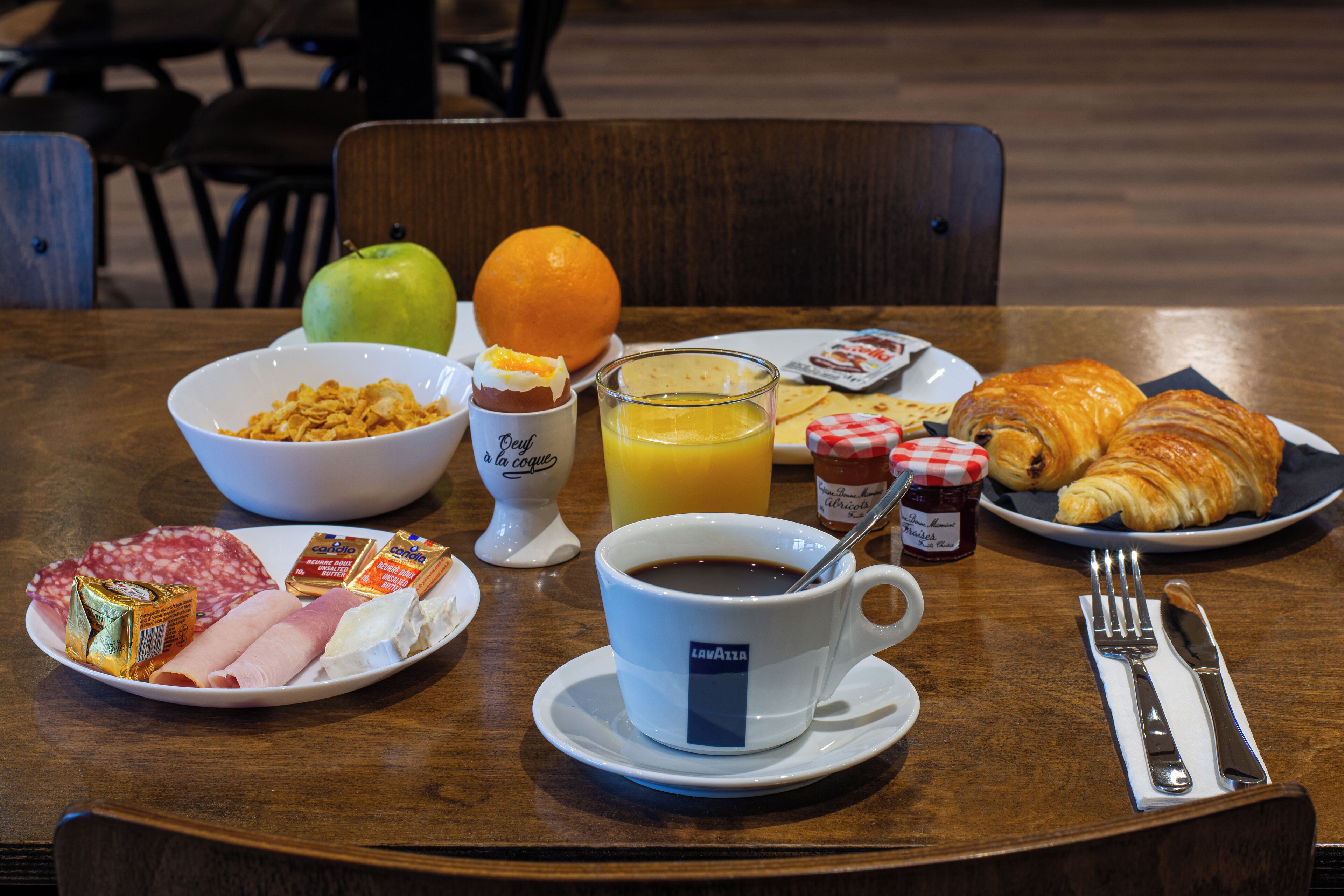 daily buffet breakfast for a fee