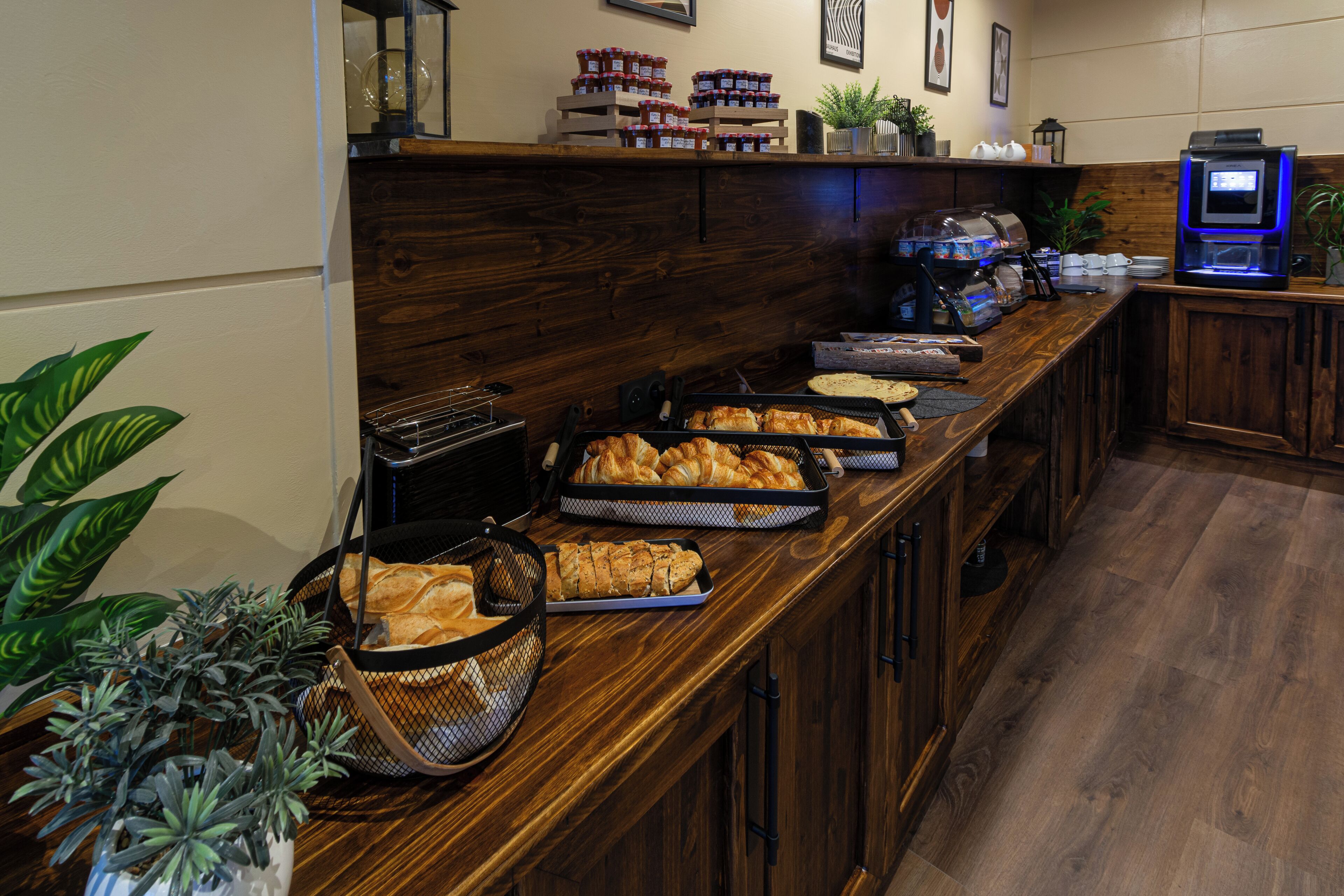 daily buffet breakfast for a fee