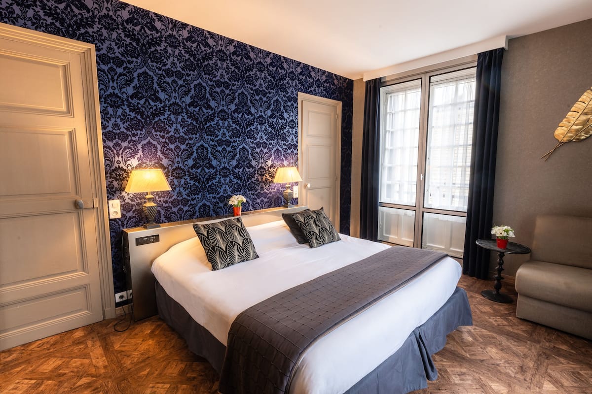 superior double room | 1 bedroom, in-room safe, desk, soundproofing