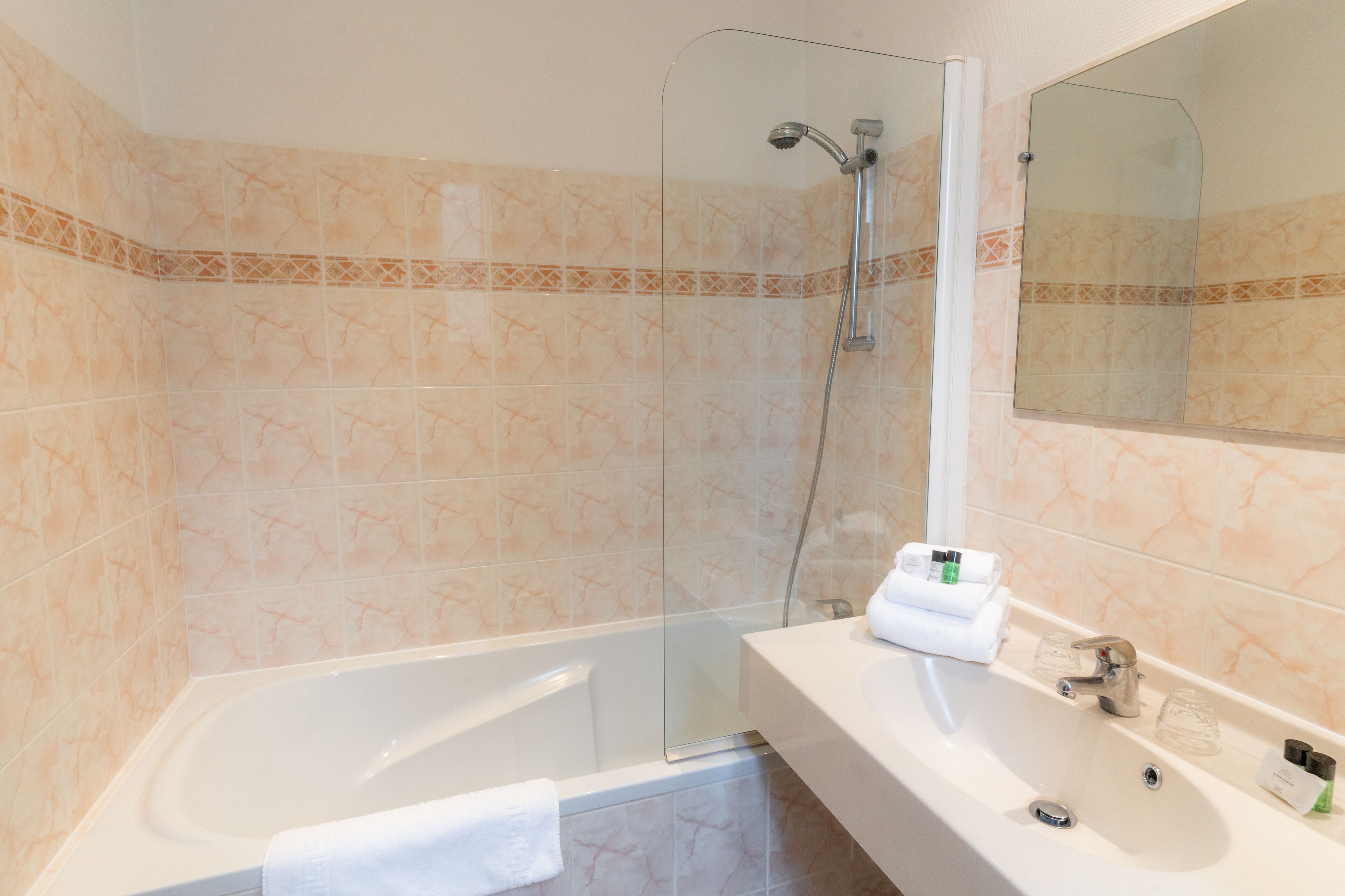 superior double room | bathroom | free toiletries, hair dryer, towels