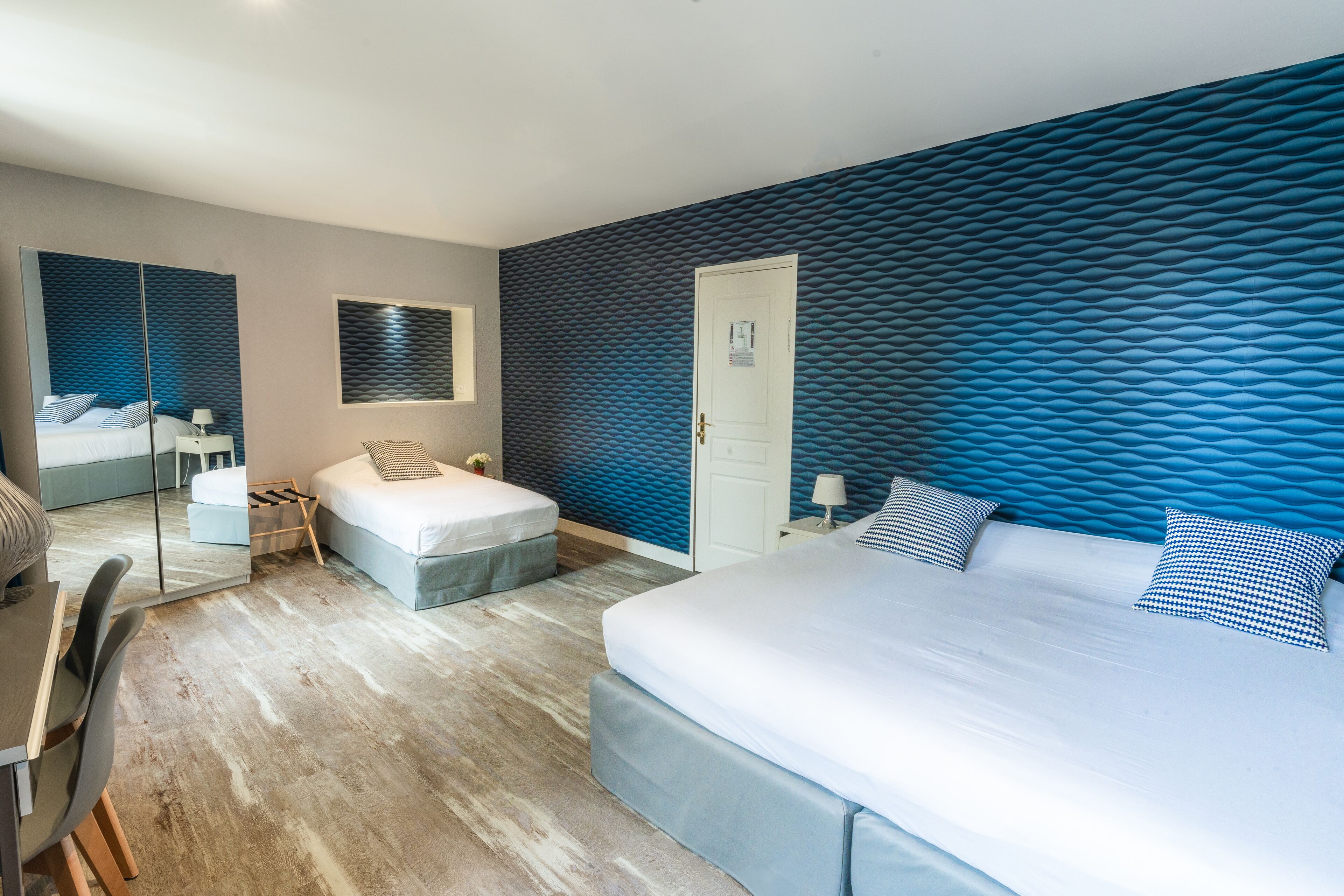 exclusive apartment | 1 bedroom, in-room safe, desk, soundproofing