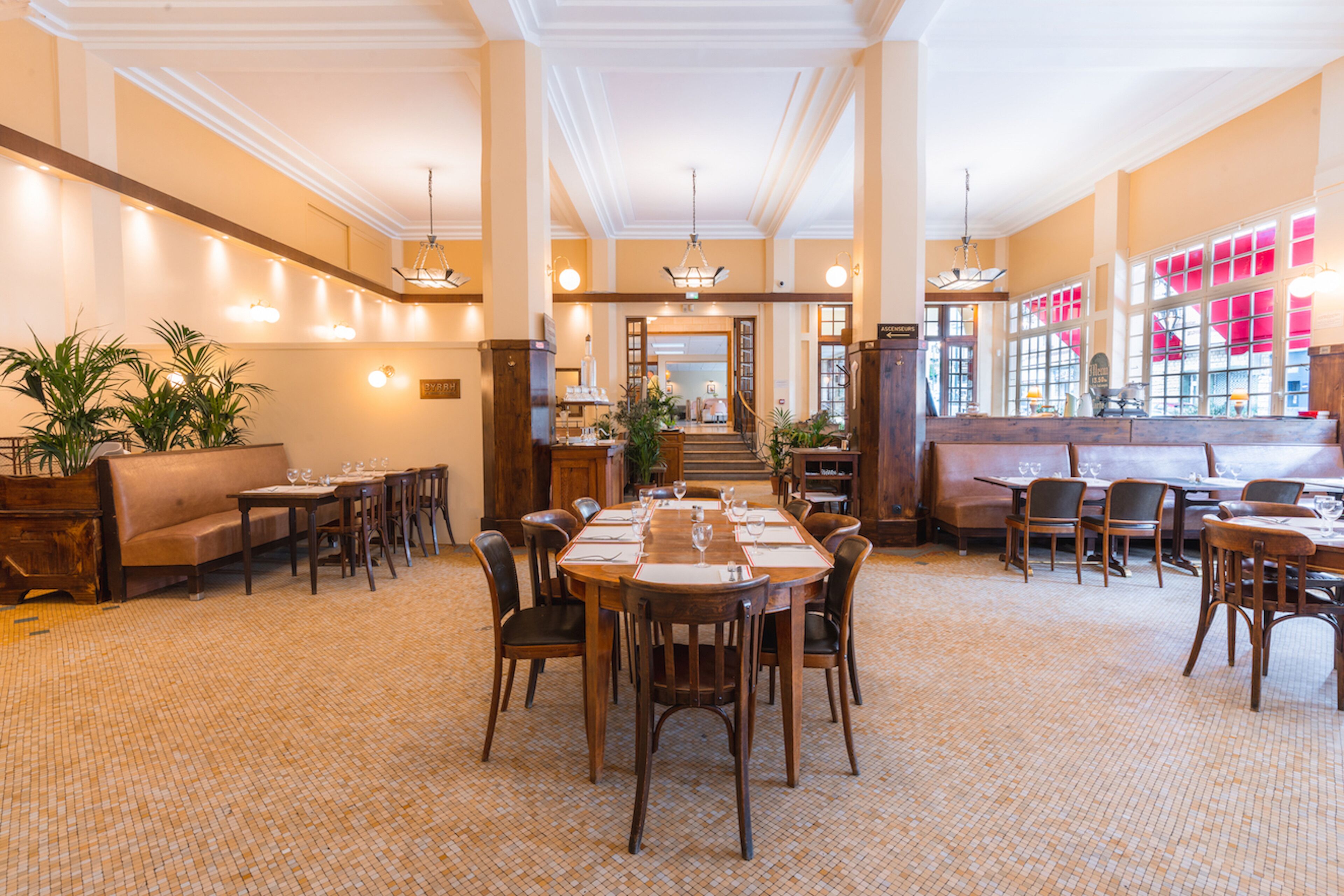 breakfast, lunch and dinner served