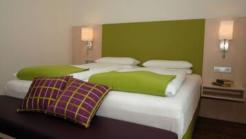 Allergikerbettwaren, Minibar, Zimmersafe, Schreibtisch