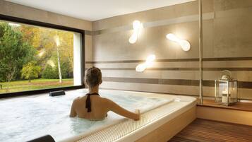 Sauna, hot tub, steam room, Turkish bath/hammam, body treatments