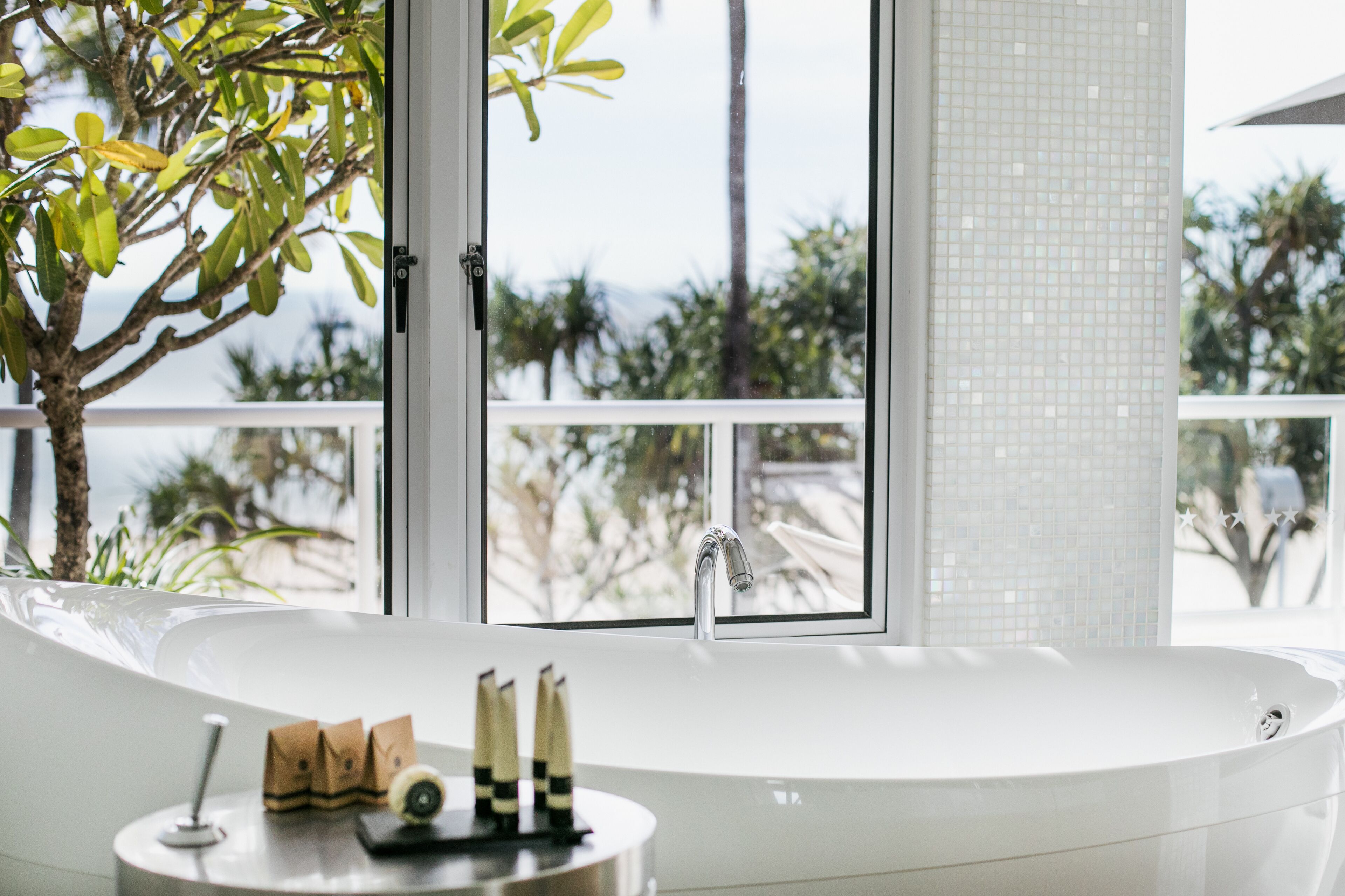 Netanya Noosa Beachfront Resort — image 15