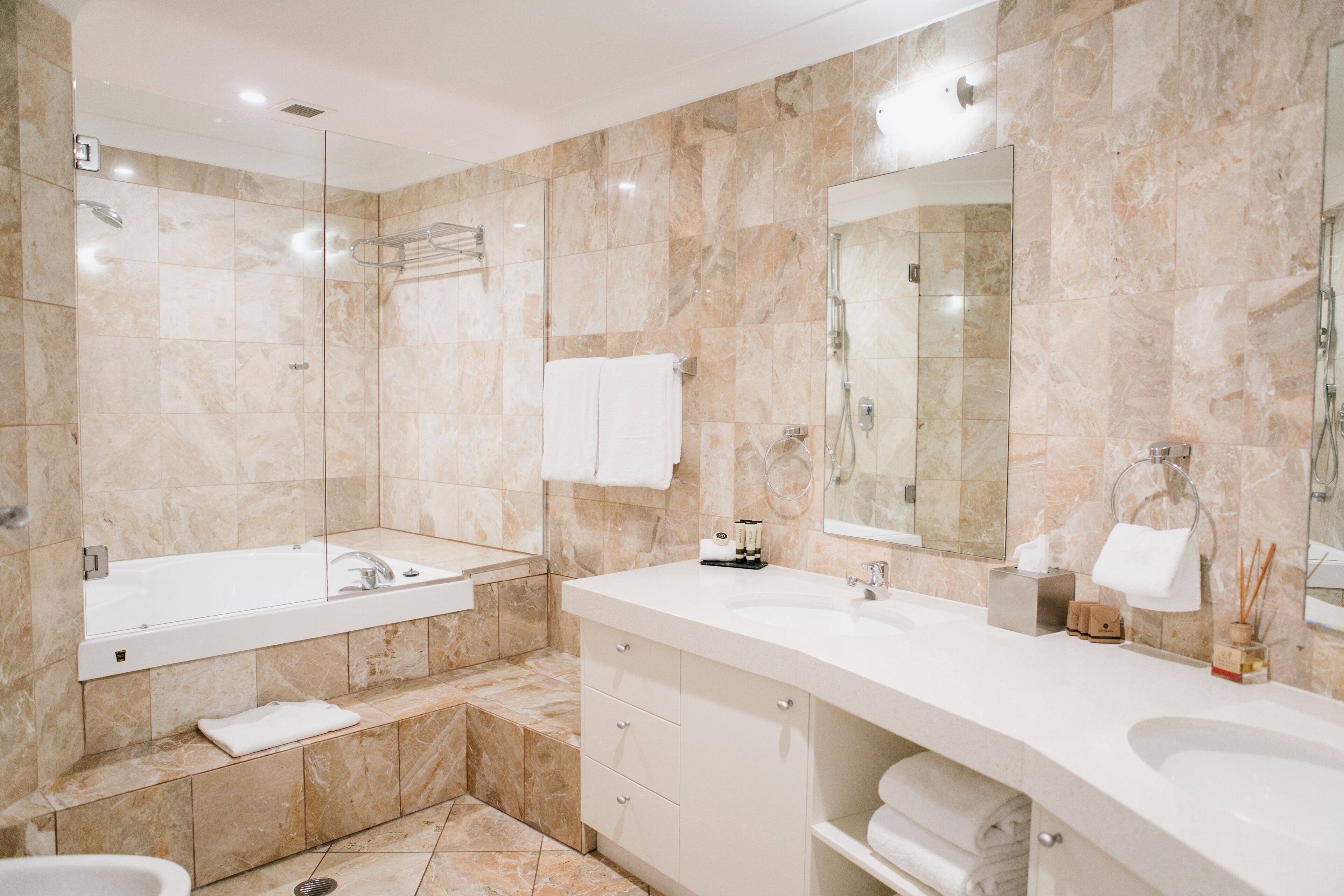 Netanya Noosa Beachfront Resort — image 16