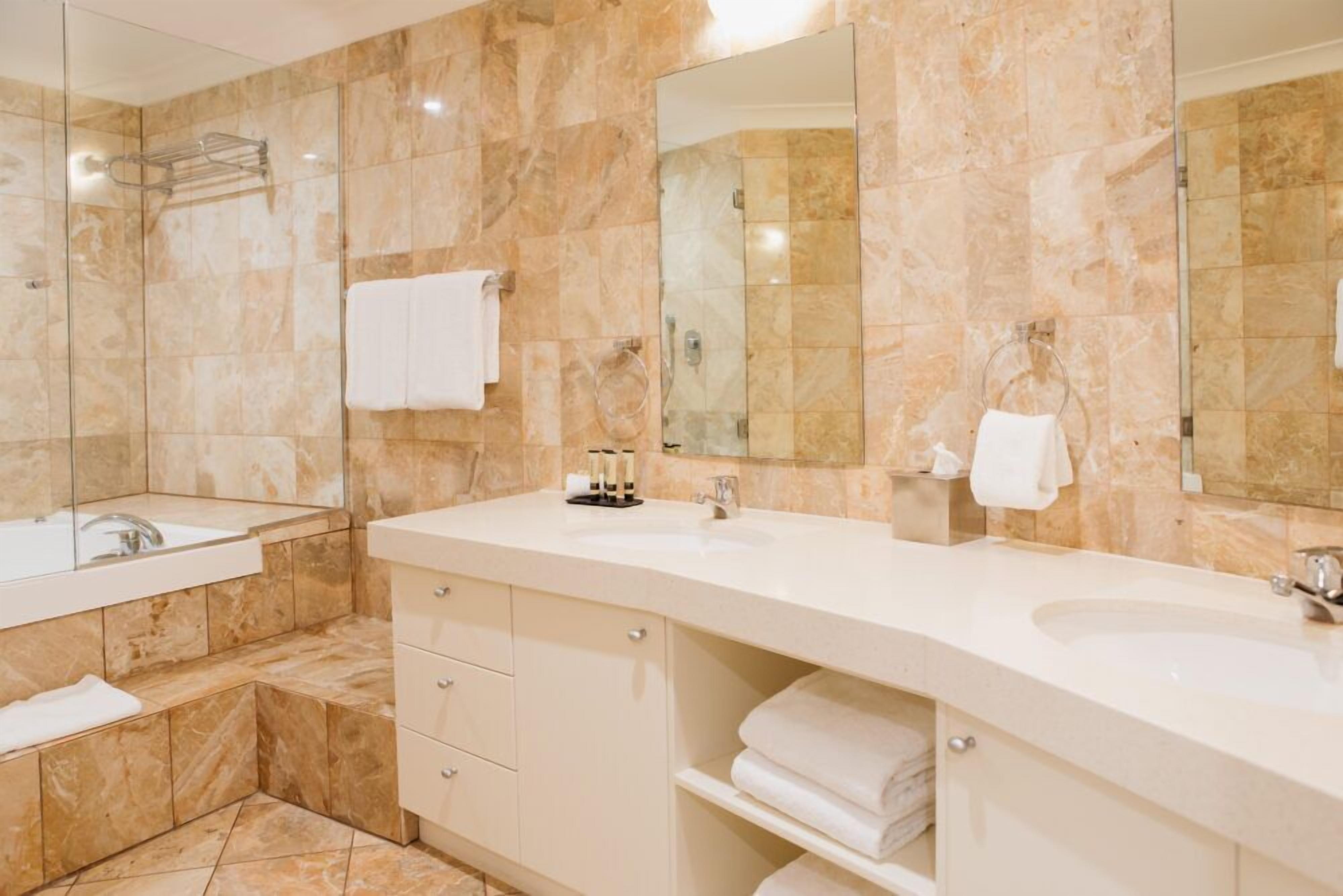 Netanya Noosa Beachfront Resort — image 24