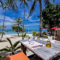 2 restaurantes; se sirven desayunos