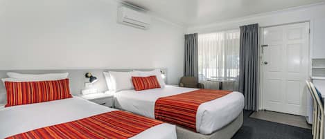 Standard Double Room | 1 bedroom, desk, blackout drapes, iron/ironing board