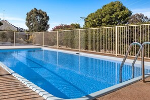 Outdoor pool - Econo Lodge Alabaster (Cowra)