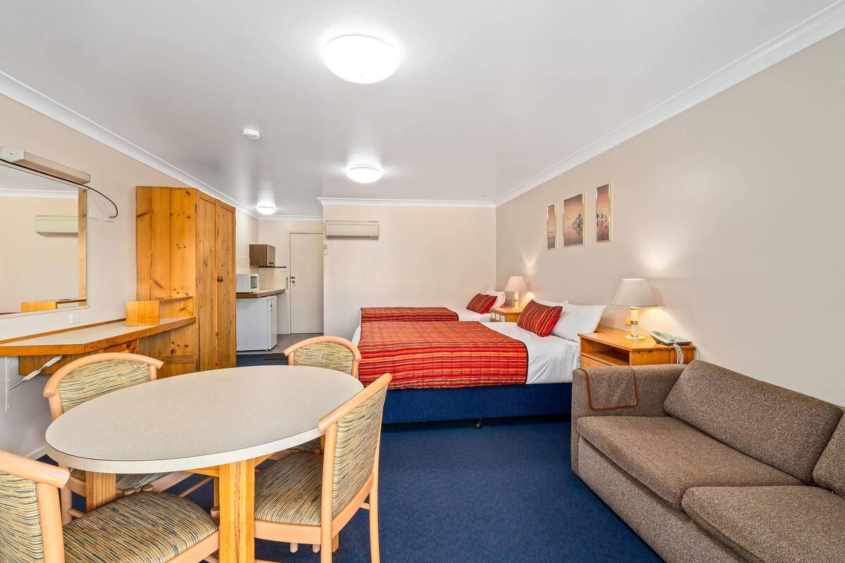 1 Schlafzimmer, Schreibtisch, Verdunkelungsvorhänge