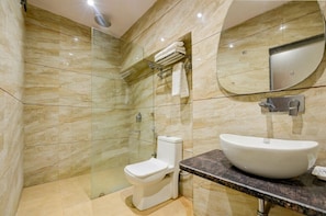 Shower, free toiletries, hair dryer