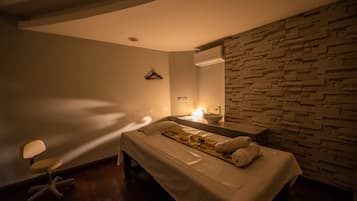 Couples treatment rooms, body treatments, aromatherapy, body wraps