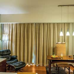 Premier Room with Bathtub | 高級寢具、舒適加層、客房內保險箱、書桌