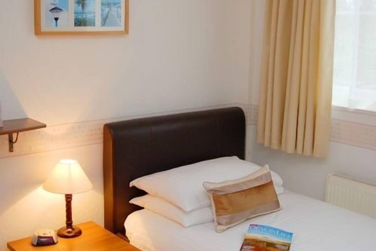 Phòng đơn, có phòng tắm riêng, tầng trệt (Cove Room)