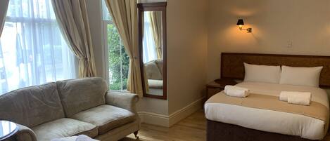 高级双床房 | 熨斗/熨板、免费 WiFi、床单