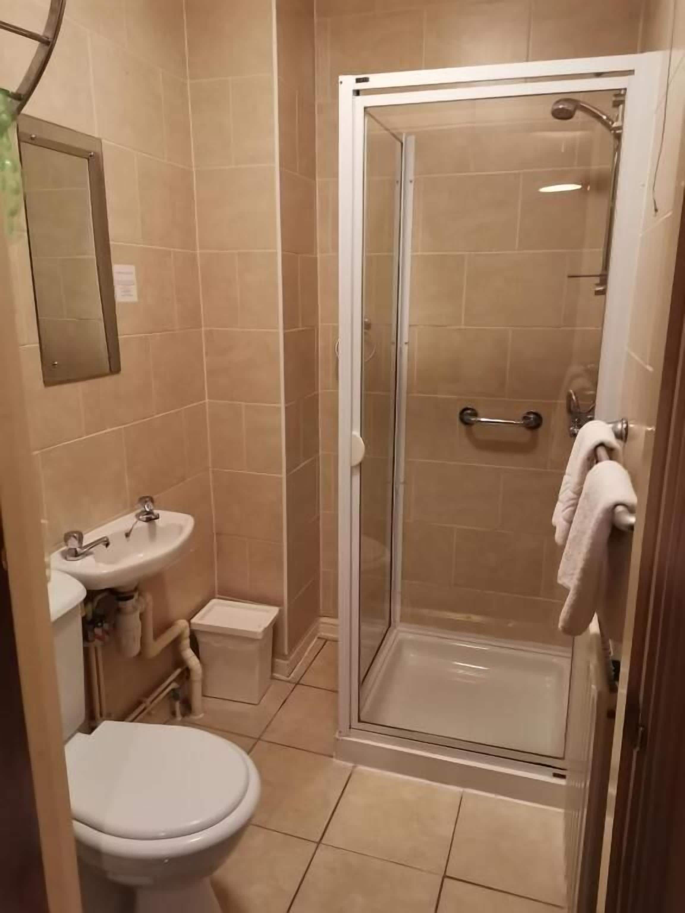 Photo - Beech Mount Hotel - Free Parking