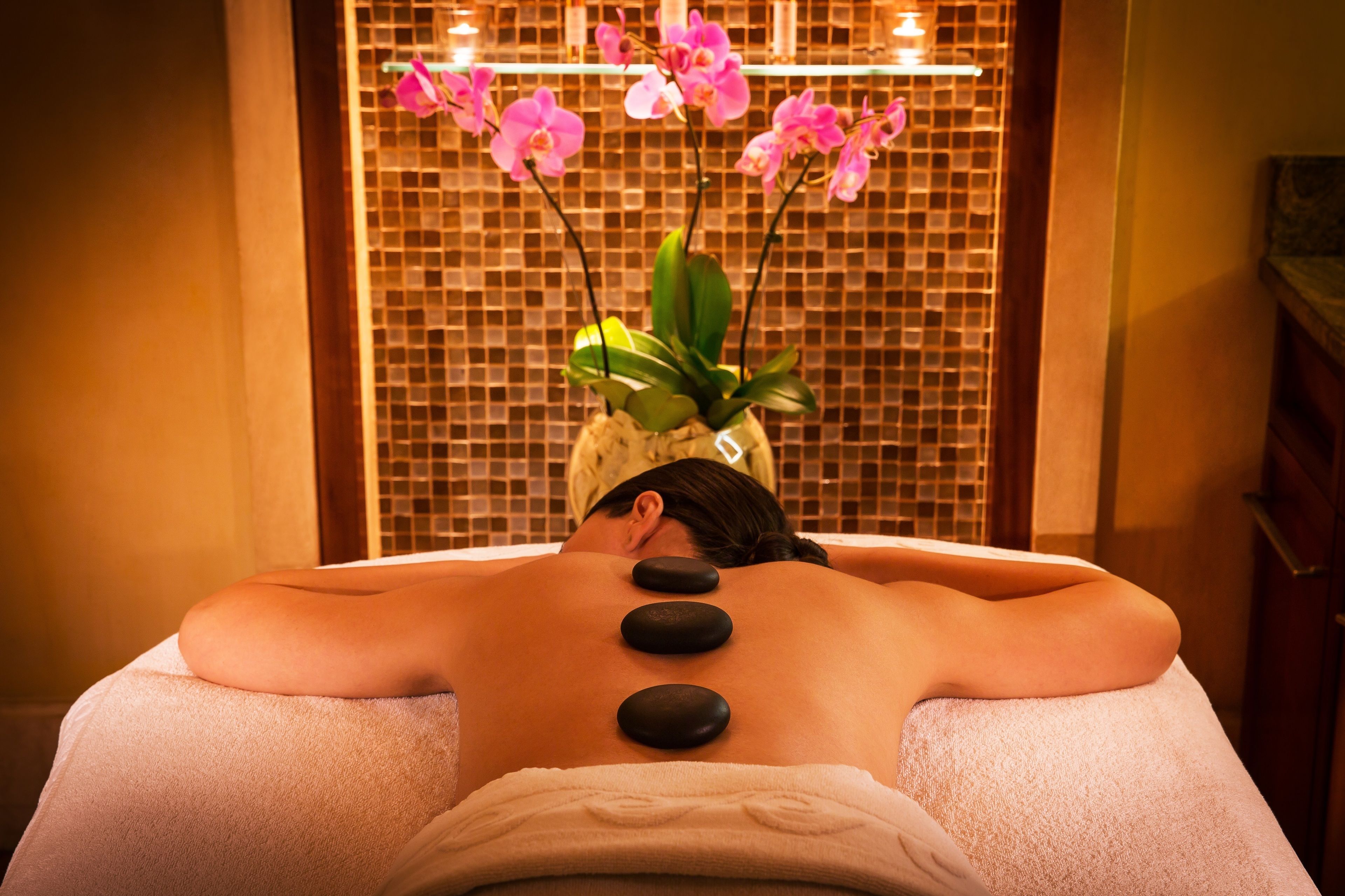 Sauna, hot tub, body treatments, hydrotherapy, aromatherapy, body wraps