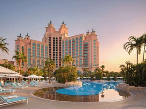 2 piscinas al aire libre, camas de piscina gratis