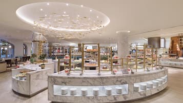 Daily buffet breakfast (AED 170 per person)