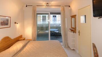 Escritorio, cortinas blackout y insonorización