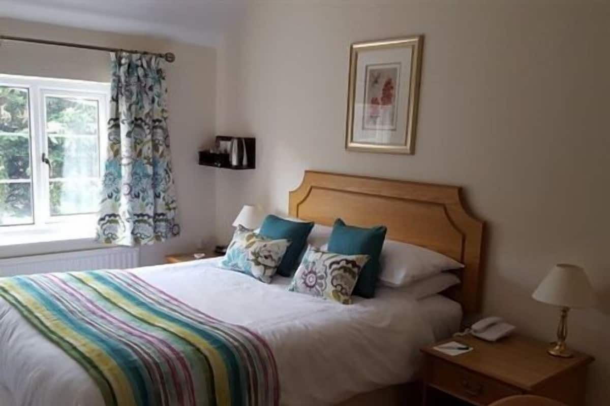 Chambre Double, salle de bains attenante