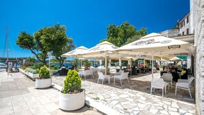 Outdoor dining - Hotel Jadran (Sibenik)
