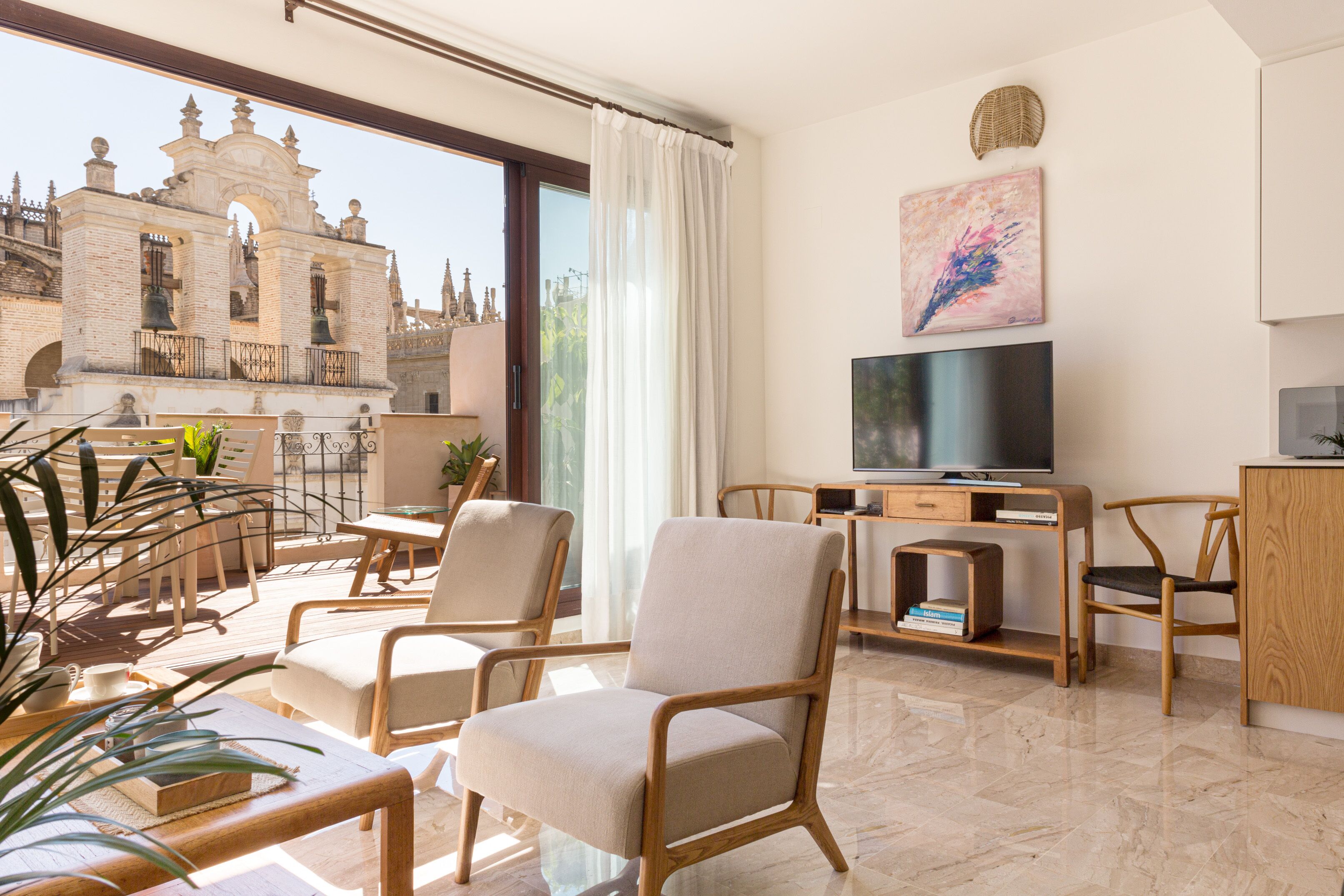 standard room | living area | 32-inch flat-screen tv with cable channels, tv