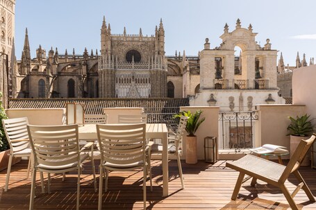 Puerta Catedral Apartments – Affordable hotel in Seville
