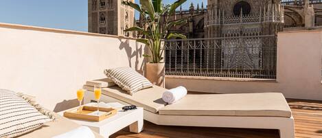 Two Bedroom Apartment Duplex | Terrace/patio