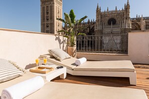 Standard Room | Terrace/patio - Puerta Catedral Apartments (Seville)