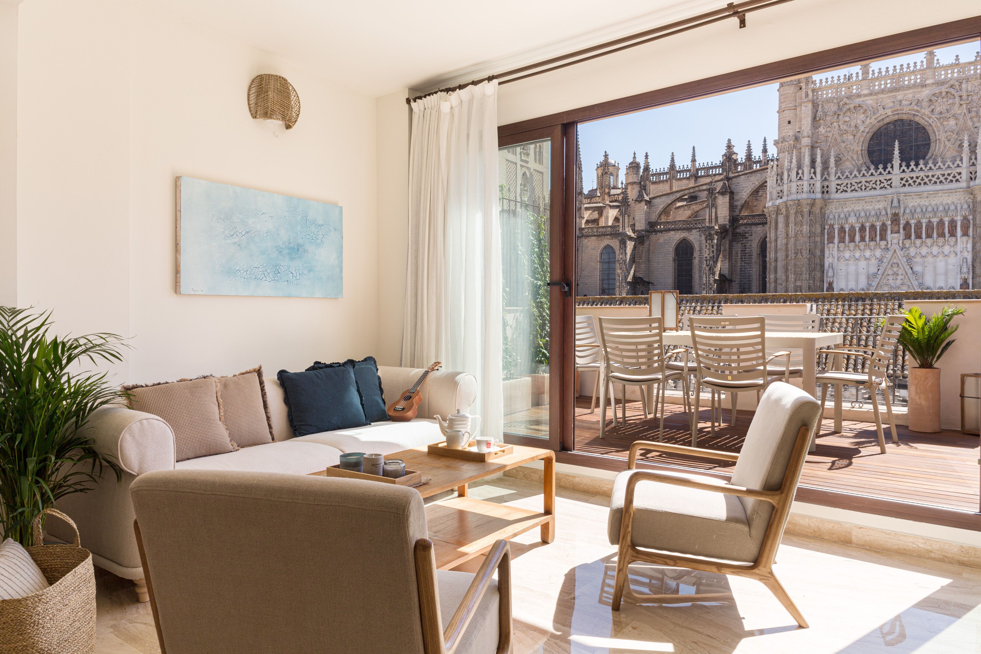 standard room | living area | 32-inch flat-screen tv with cable channels, tv