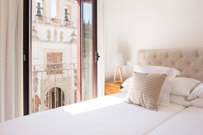 Habitación estándar | Ropa de cama de alta calidad, edredón y camas con efecto memoria