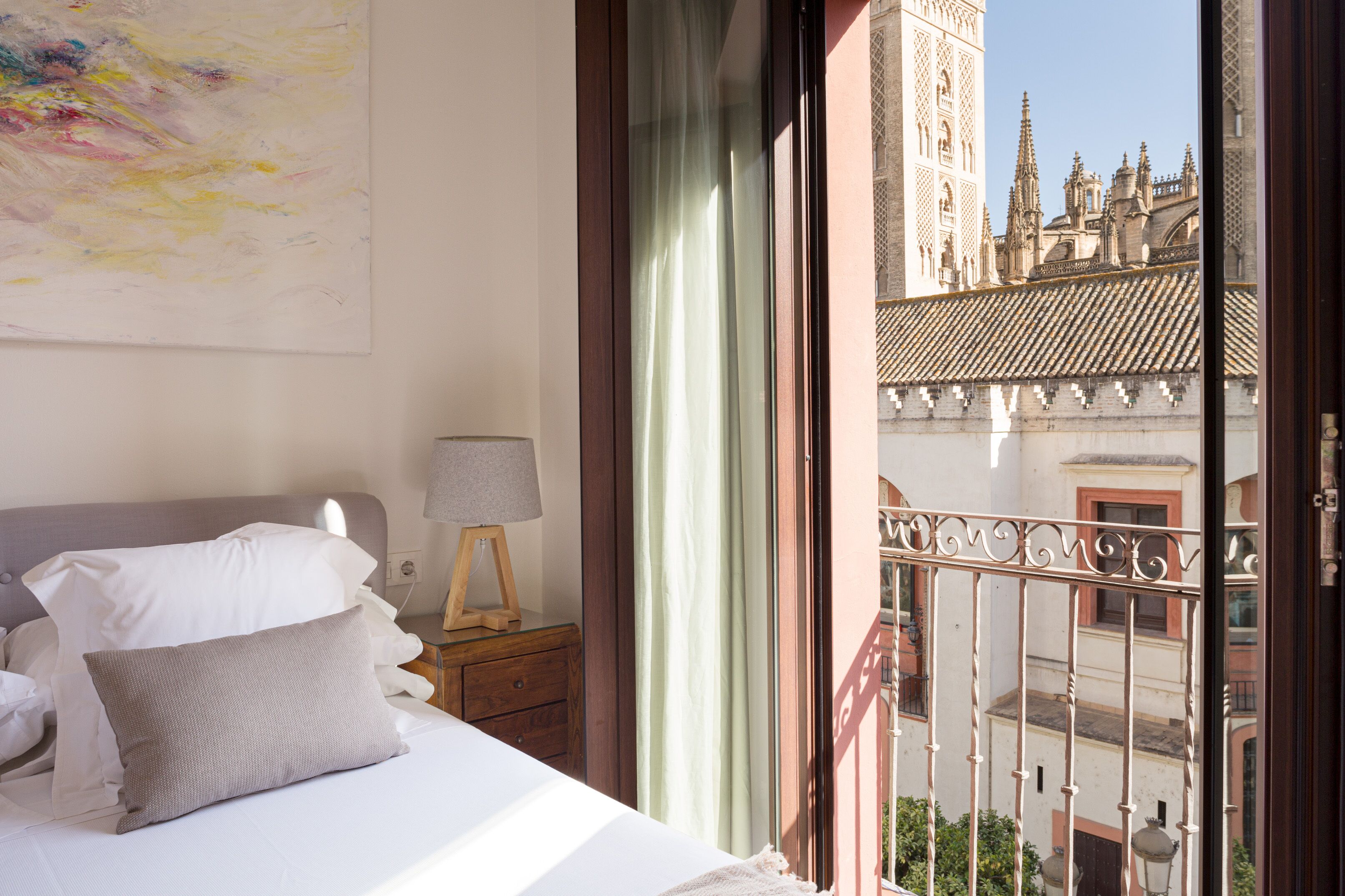 standard room | premium bedding, down duvets, memory-foam beds, in-room safe