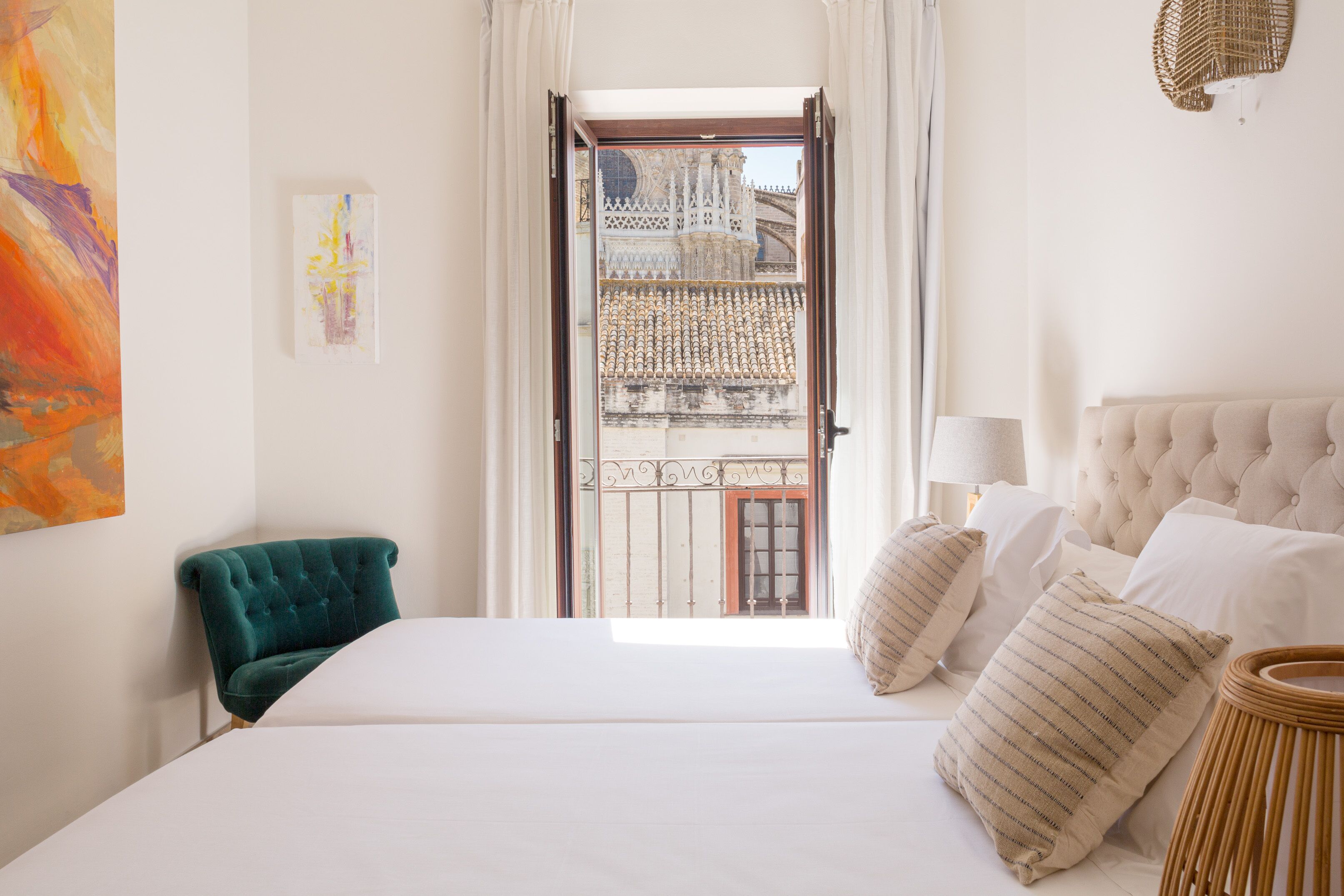 standard room | premium bedding, down duvets, memory-foam beds, in-room safe