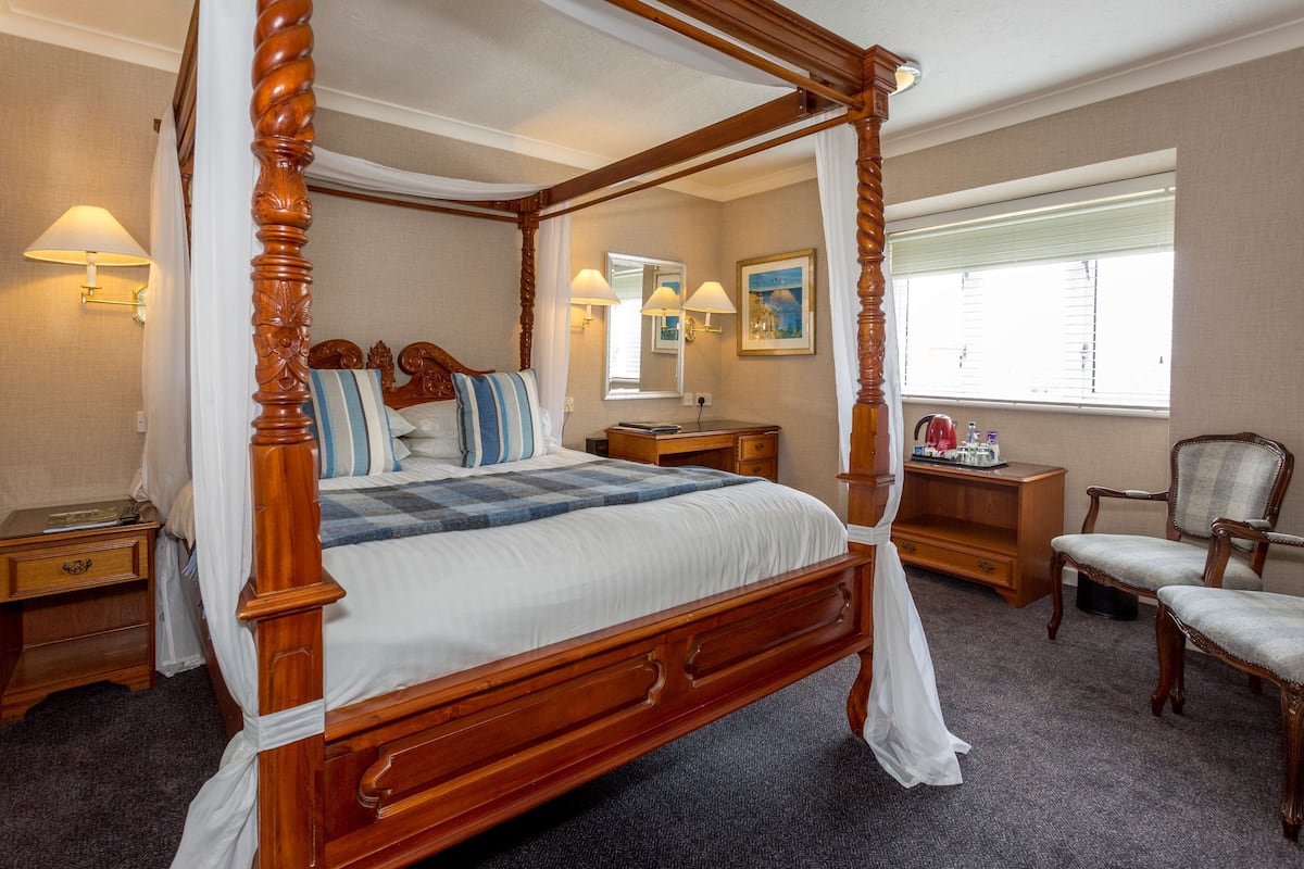 Classic Room, 1 King Bed, Non Smoking, Sea View