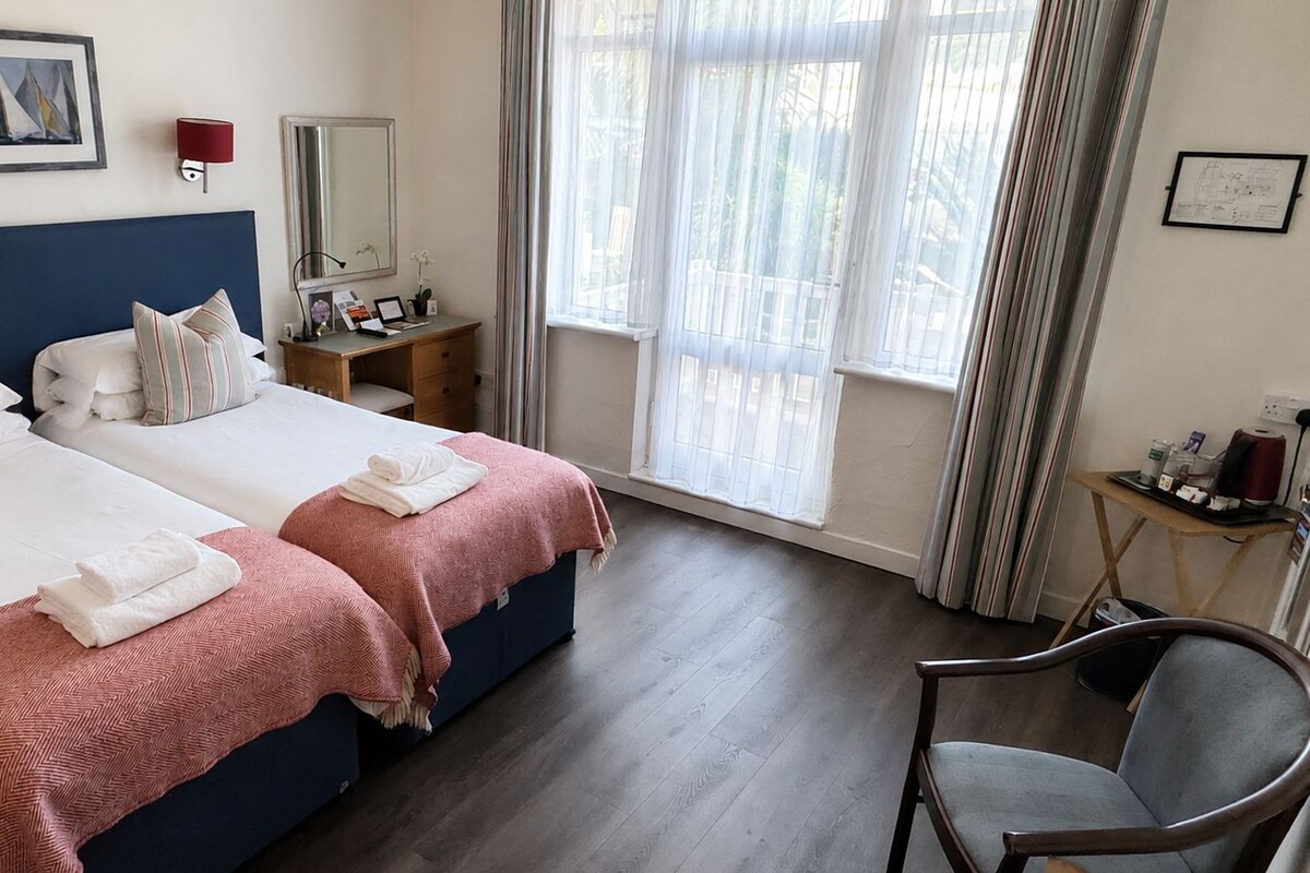 Classic Room, 1 King Bed, Non Smoking, Terrace | Desk, iron/ironing board, cribs (free), rollaway beds (surcharge)