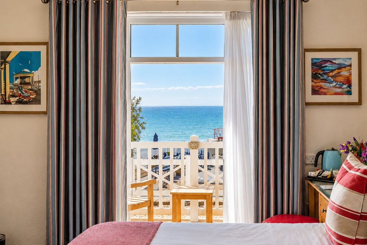 Classic Room, 2 Twin Beds, Balcony, Sea View | Desk, iron/ironing board, cribs (free), rollaway beds (surcharge)