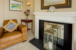 TV, toys - Beachcroft Hotel, BW Signature Collection (Bognor Regis)