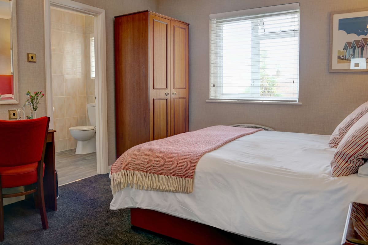 Classic Room, 1 King Bed, Non Smoking