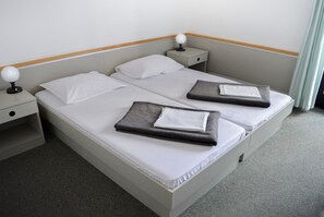 Down comforters, pillowtop beds, in-room safe, blackout drapes - Hotel Miran (Pirovac)