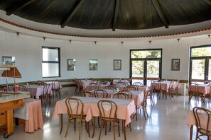 Breakfast, lunch and dinner served - Hotel Miran (Pirovac)