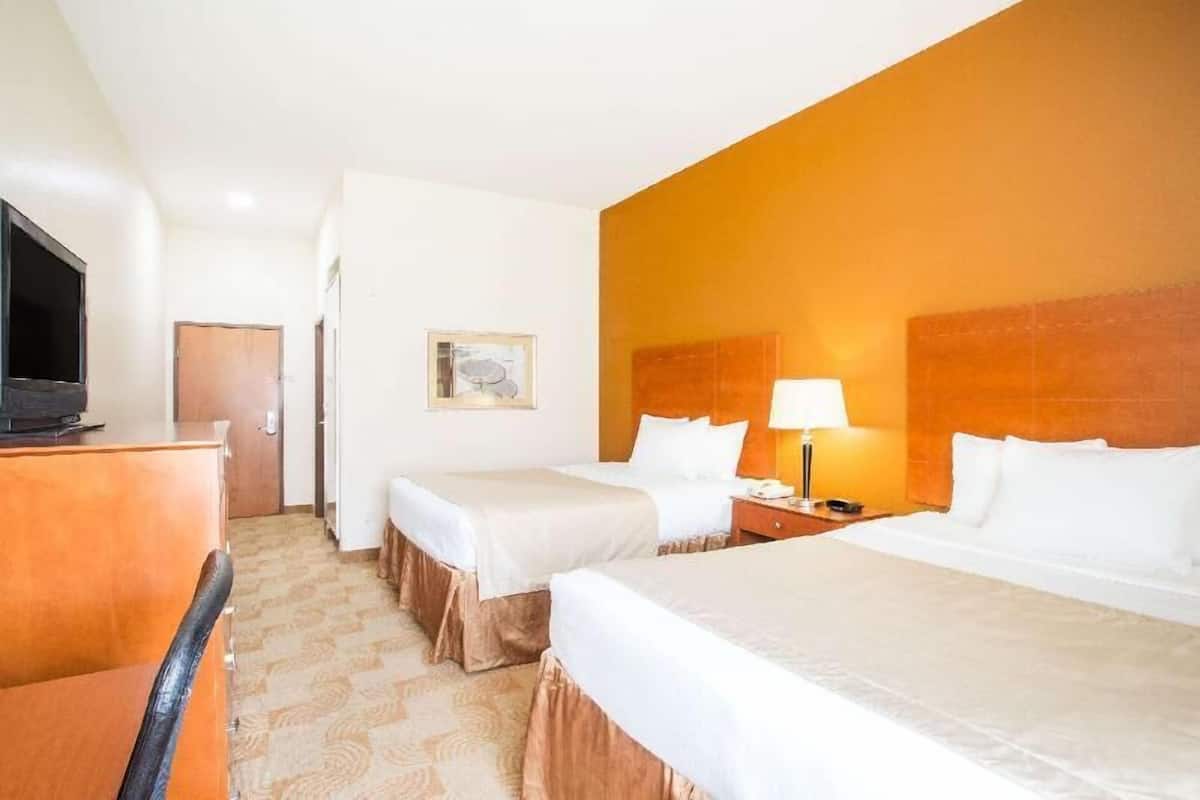 Premium bedding, iron/ironing board, rollaway beds, free WiFi