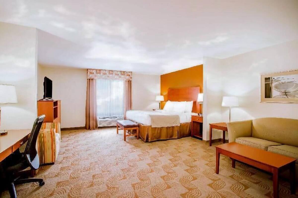 Premium bedding, iron/ironing board, rollaway beds, free WiFi