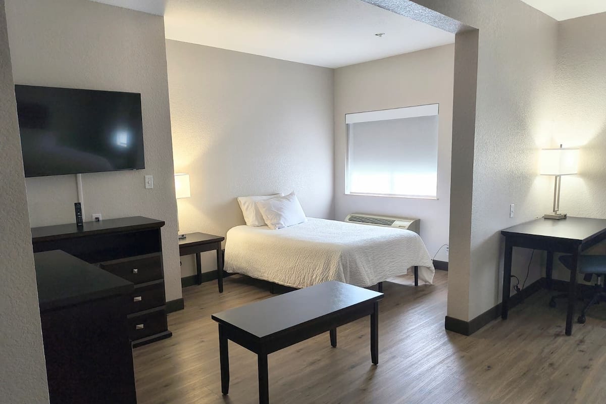 Pillow-top beds, iron/ironing board, free WiFi, bed sheets